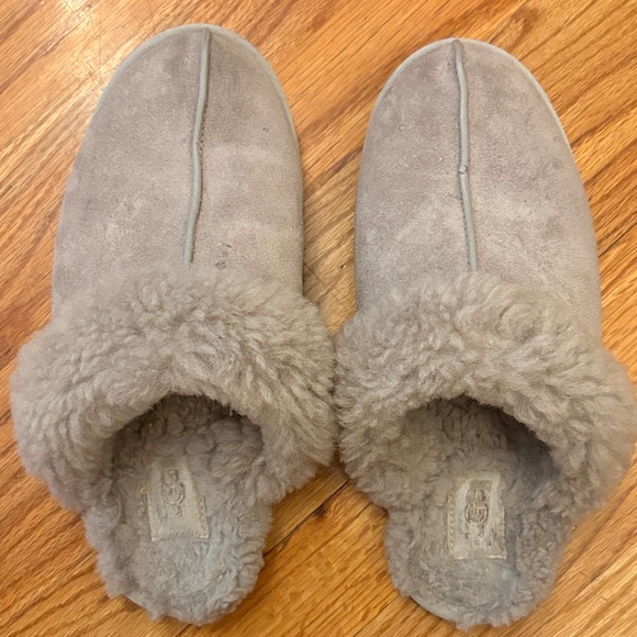 UGG Women's Cozy Gray Slippers - Picture 3 of 4